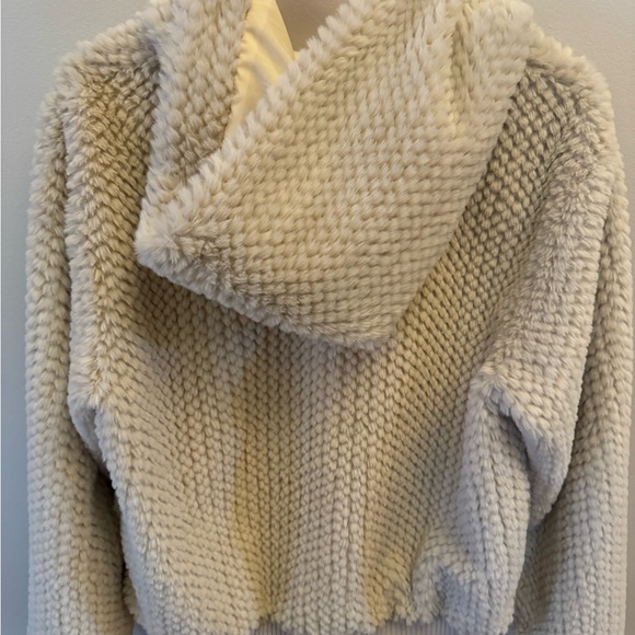 Heartloom faux fir bomber jacket size med cream color - Picture 2 of 5